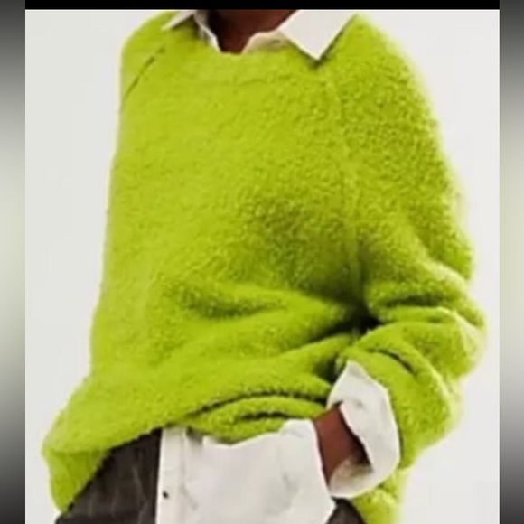 FREE PEOPLE GREEN WOOL BLEND TEDDY FUZZY SOFT OVERSIZED TUNIC SWEATER. Size LG - Picture 3 of 7